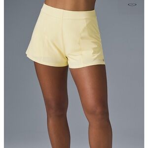 Alo Yoga lemon ice shorts